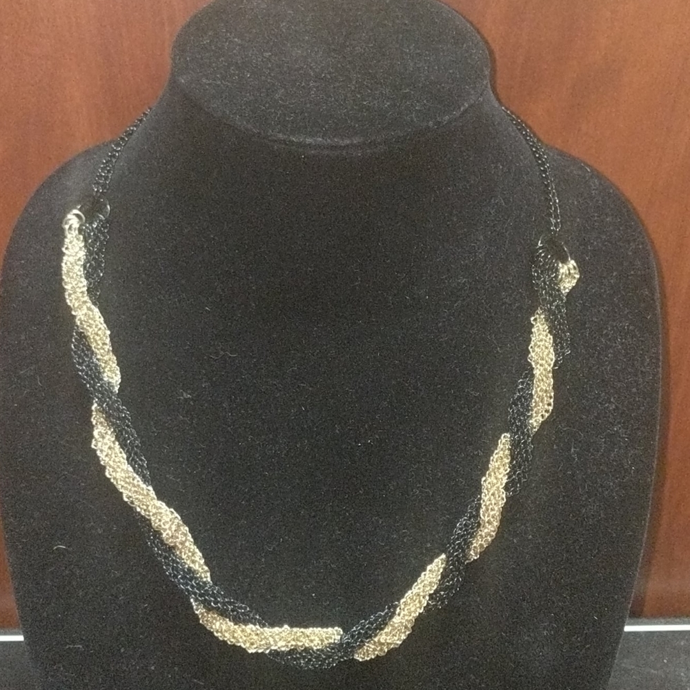 Black and gold twist chain.